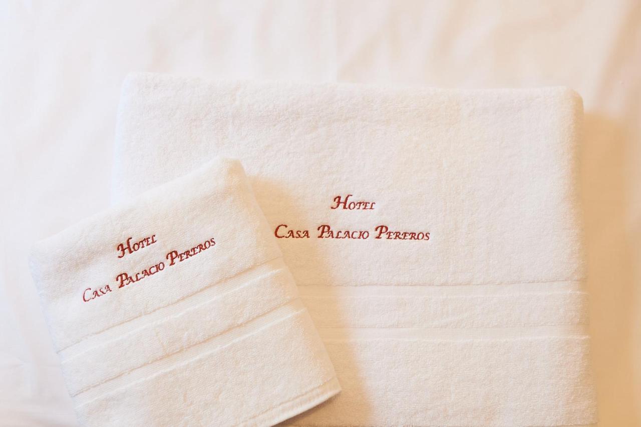 Hotel Casa Palacio Pereros Caces Kültér fotó